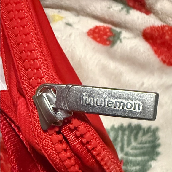 Lululemon Vibrant True Red Unisex Belt Bag - Picture 7 of 7